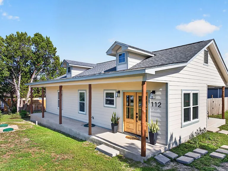 112 Remington Rd — Photo 1