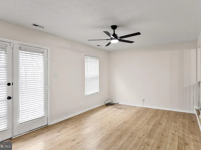 127 Villa Knoll Ct — Photo 14