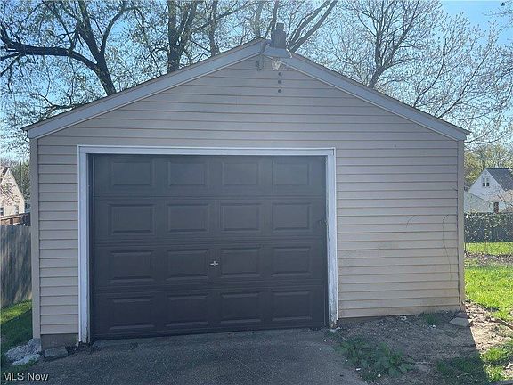 3rd image of 233 S Edgehill Ave