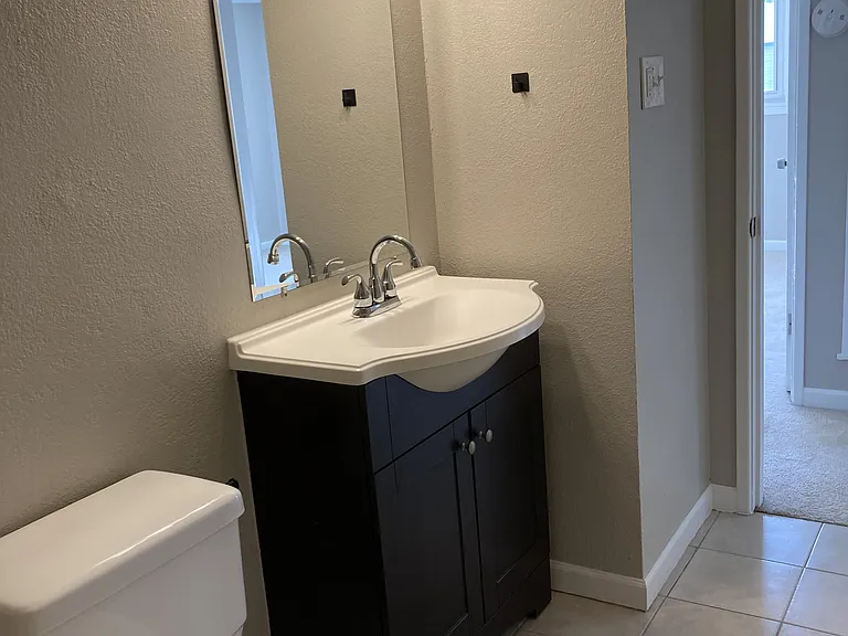 1143 Worchester St — Photo 7
