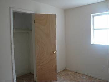 4th image of 213 NE 12th Ave
