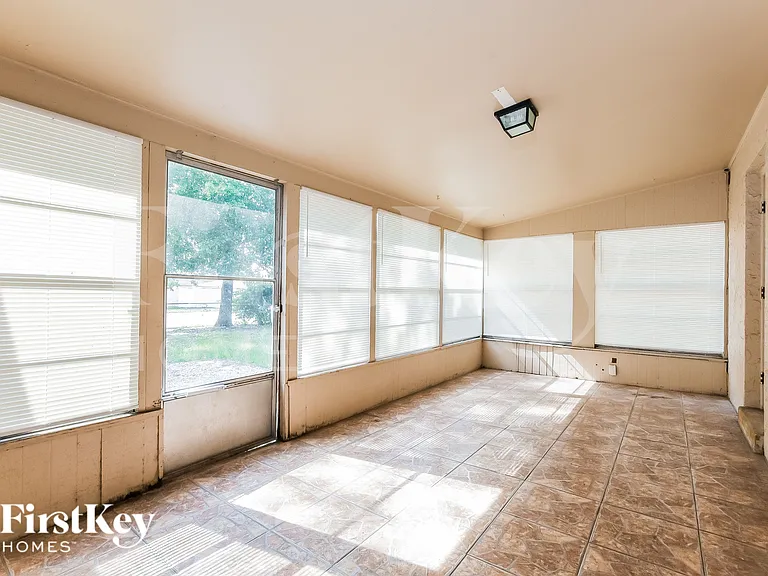 1701 Freeman Dr — Photo 10