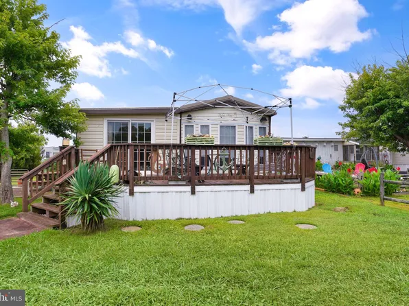 8261 Bay View Ln, Chincoteague, VA 23336