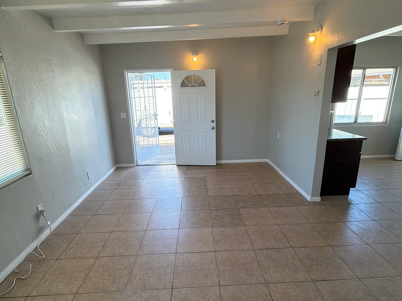 2 bed, 800 sqft, $2,100 — Photo 1