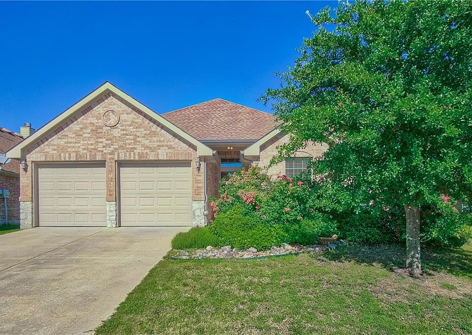 1st image of 1705 Lake Moss Ln