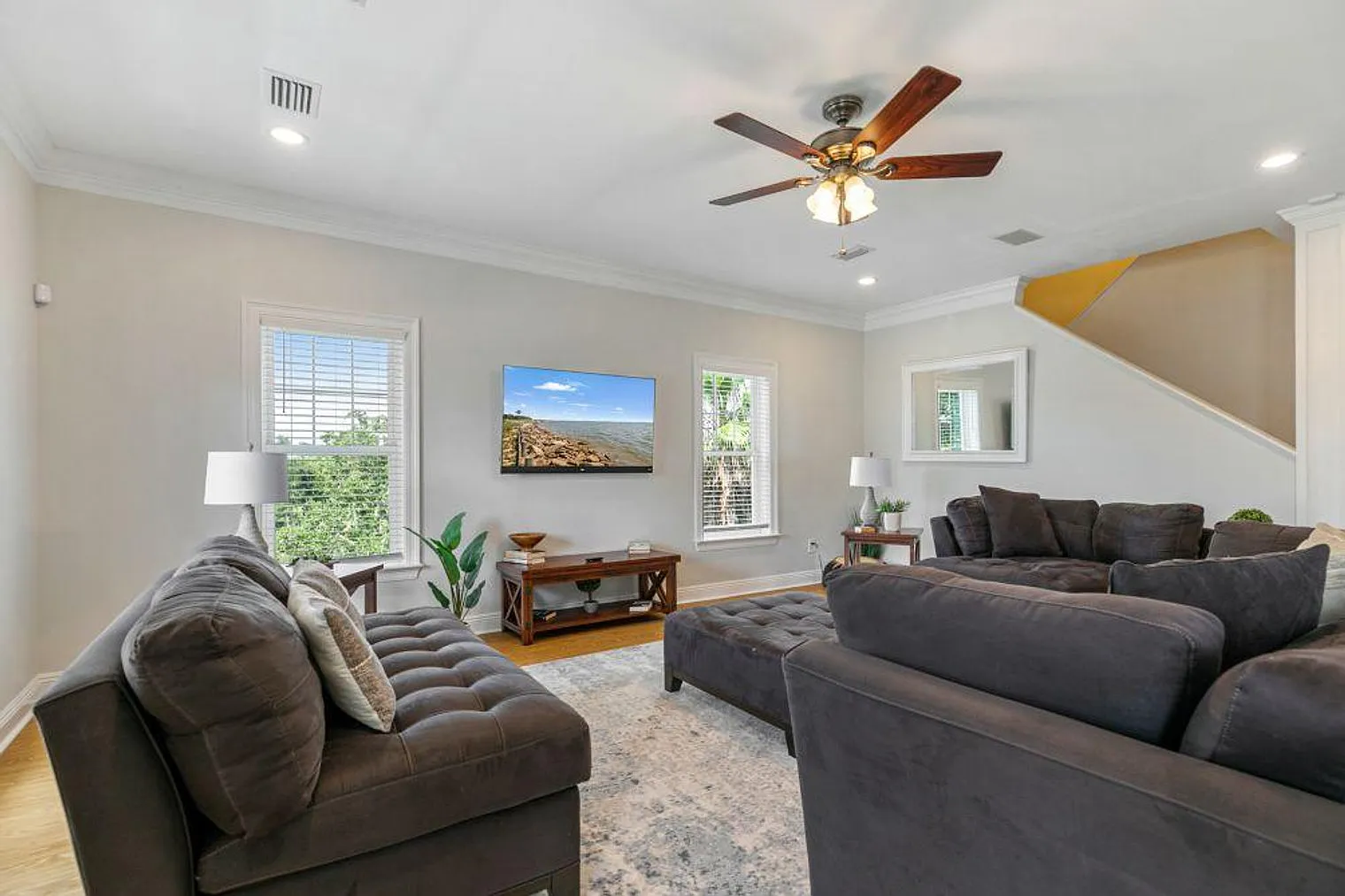 5 bed, 6.0 bath, 2798 sqft, $11,334 — Photo 2