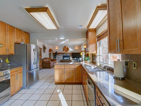 5th image of 2100 Eastridge Dr NE