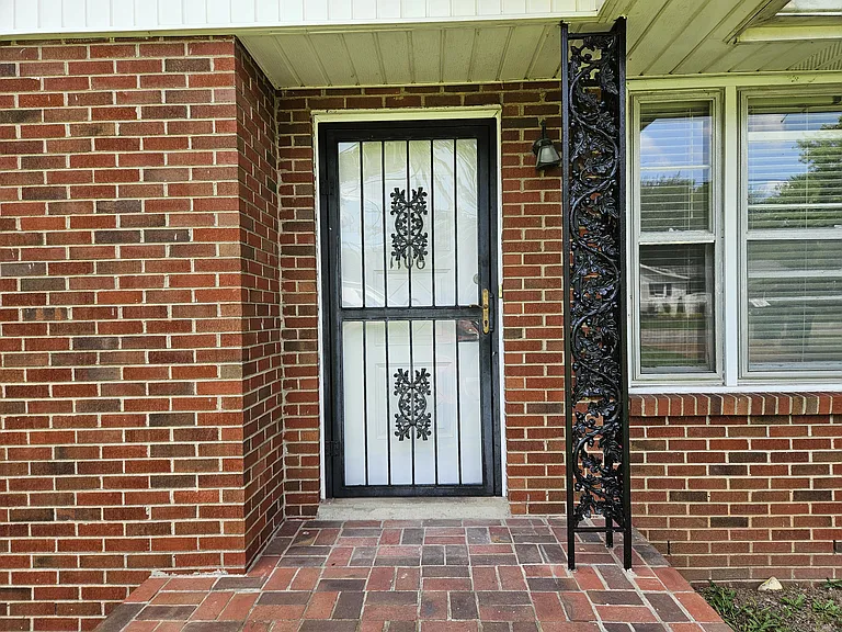 1106 Bel Aire Dr — Photo 4