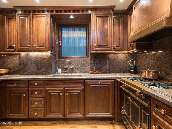 4th image of 128 Central Park S #8B