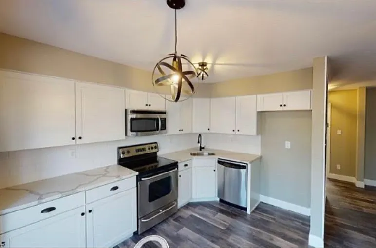 1 bed, 950 sqft, $2,100 — Photo 4
