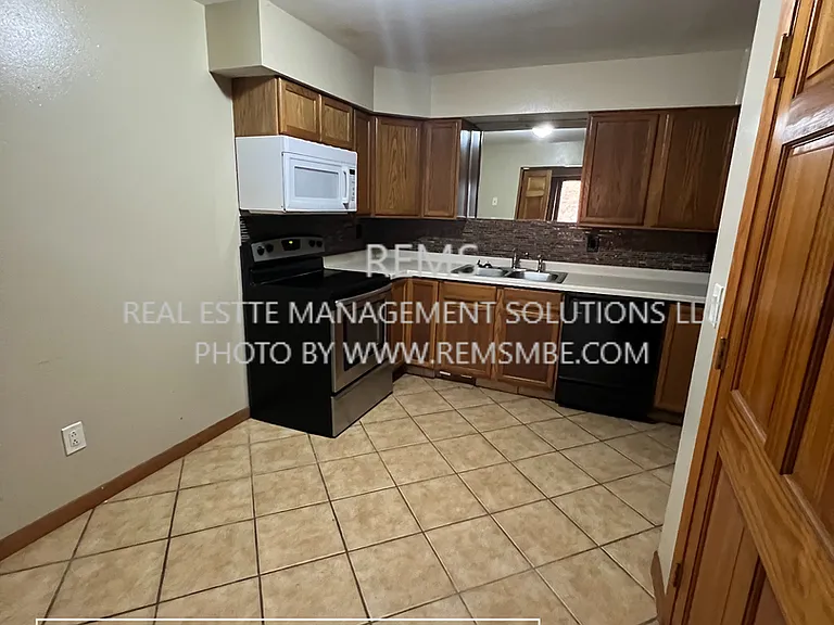 1185 E Hiawatha Dr — Photo 5