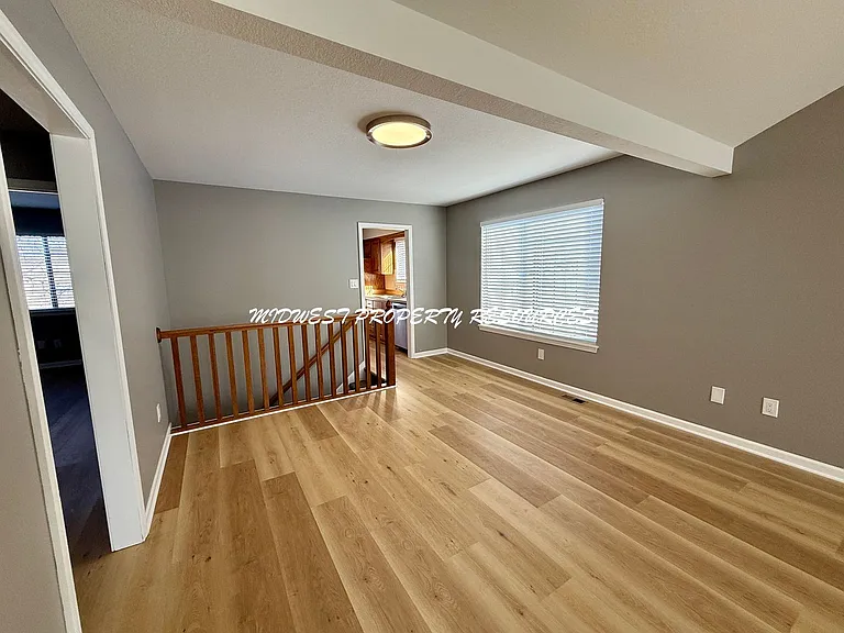 204 NW Market Pl — Photo 8
