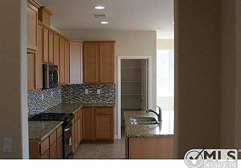 5th image of 525 Black Canyon Pl