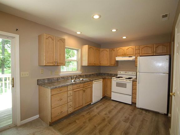 3rd image of 66 Waynoka Dr
