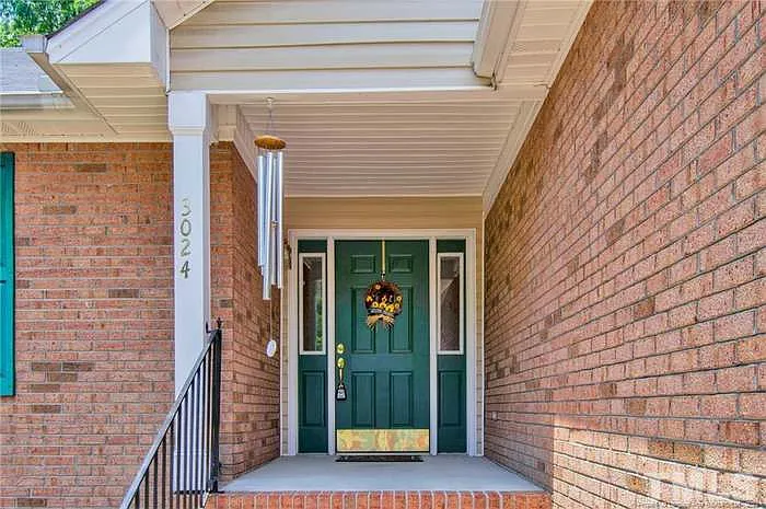 3024 Coachway Dr — Photo 2