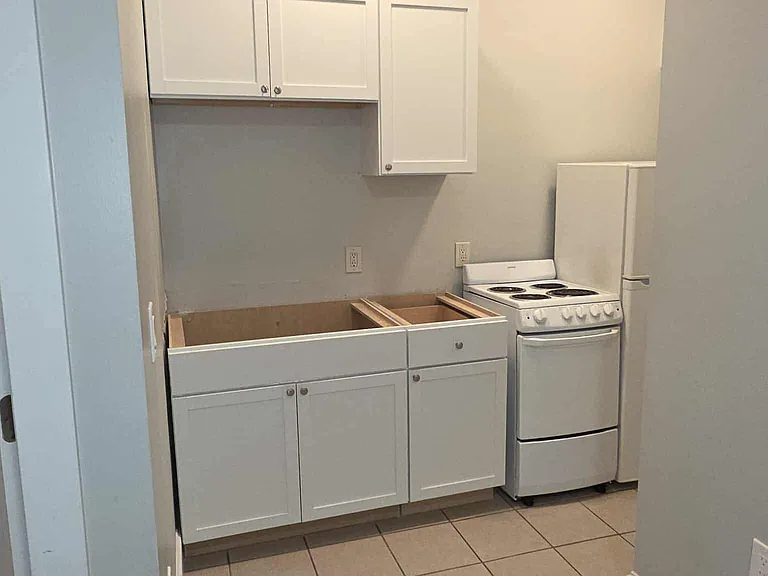 311 W 6th St #2 — Photo 4