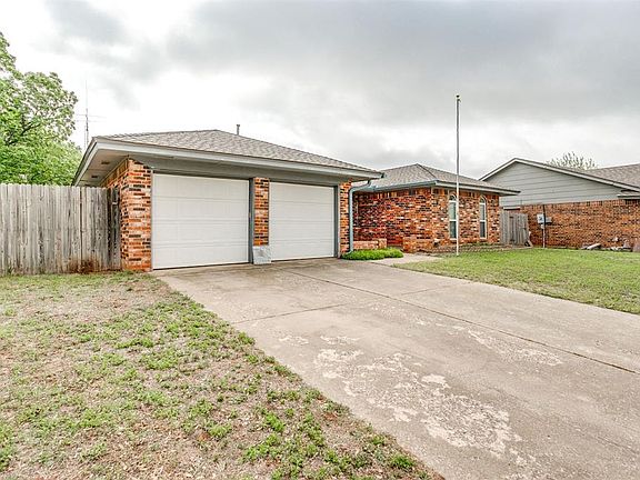 3rd image of 821 Miller Dr