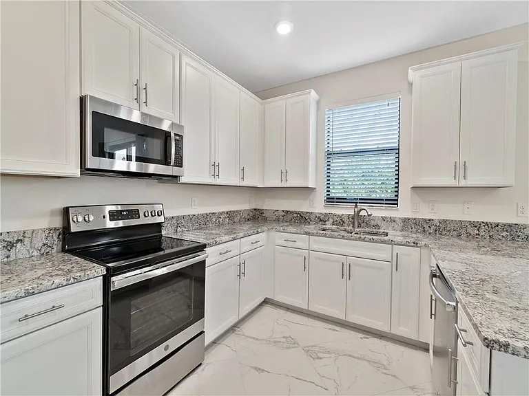 13056 Anthorne Ln #113 — Photo 16