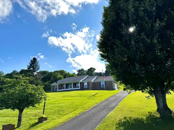 331 Music Fest Rd, Cedar Bluff, VA 24609