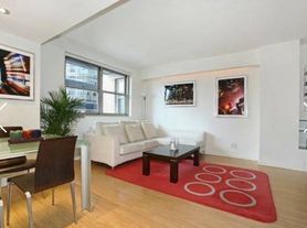 211 E 53rd St