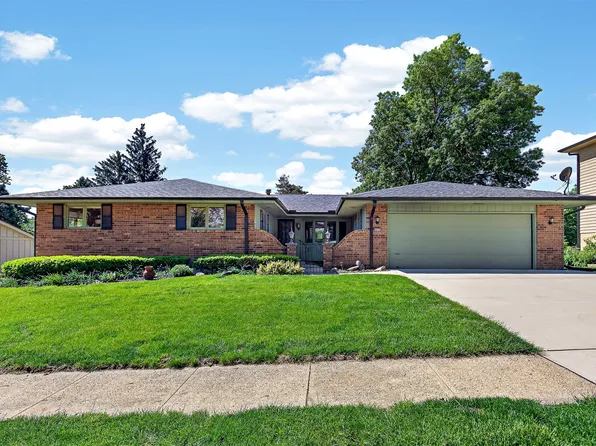 9890 Clark St, Clive, IA 50325