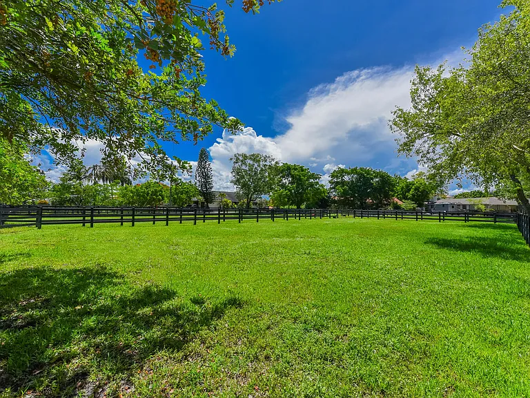 2040 Appaloosa Trl — Photo 18