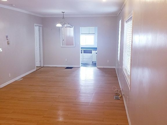 2nd image of 842 Janette Ave