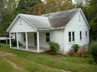 527 S Catherine St, Pickens, SC 29671