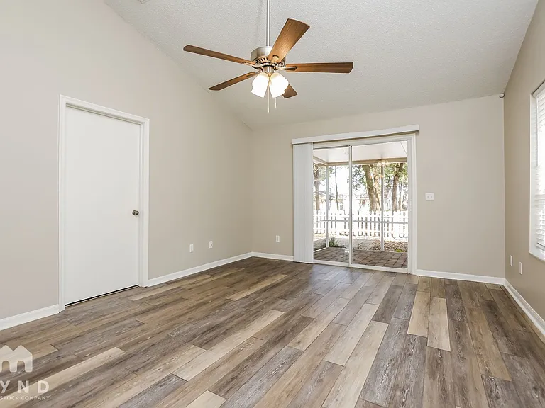 1729 Chatham Cir — Photo 6