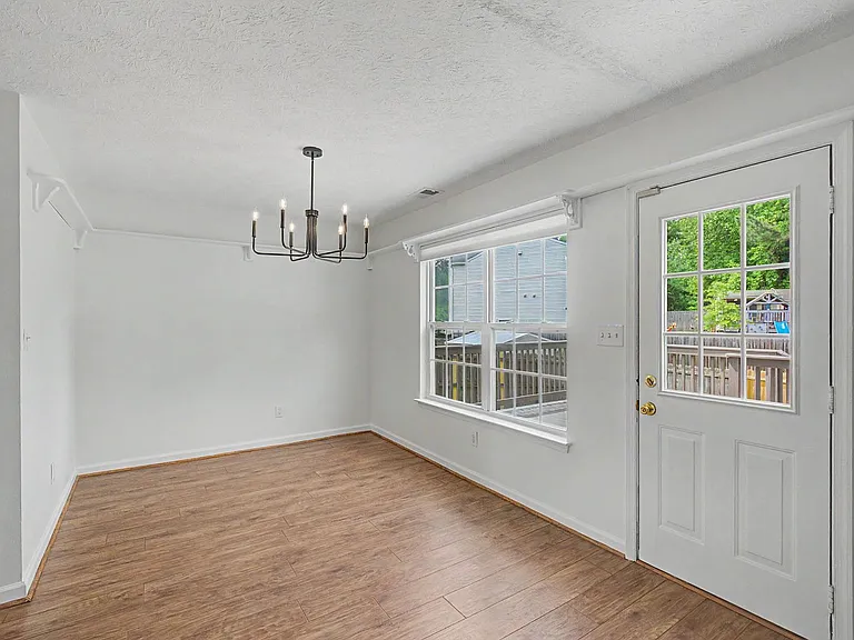 304 Brittania Dr — Photo 5