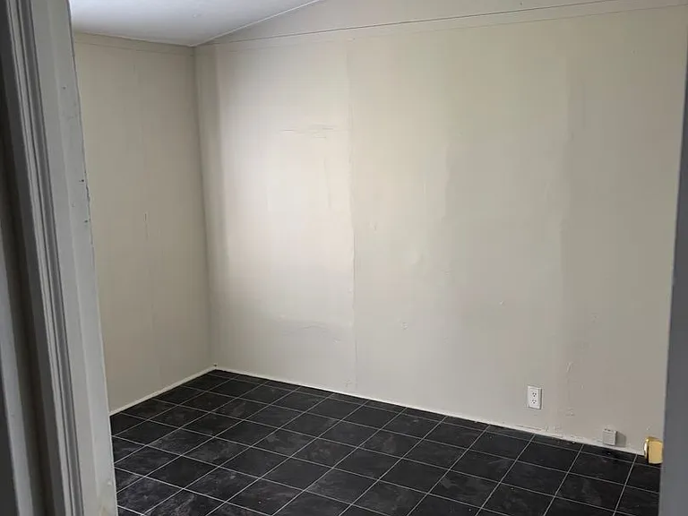 707 Francis St E — Photo 18