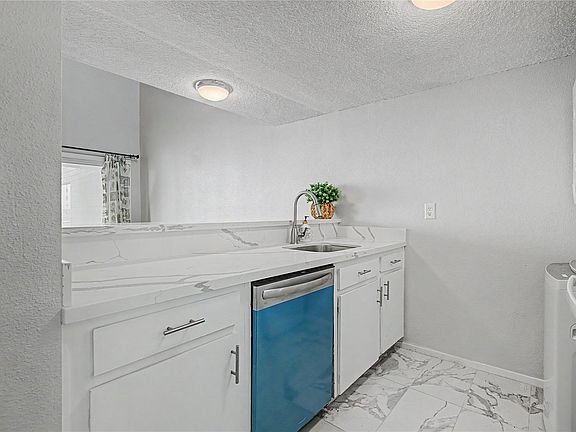 5th image of 325 Carolcrest Ln Unit 3