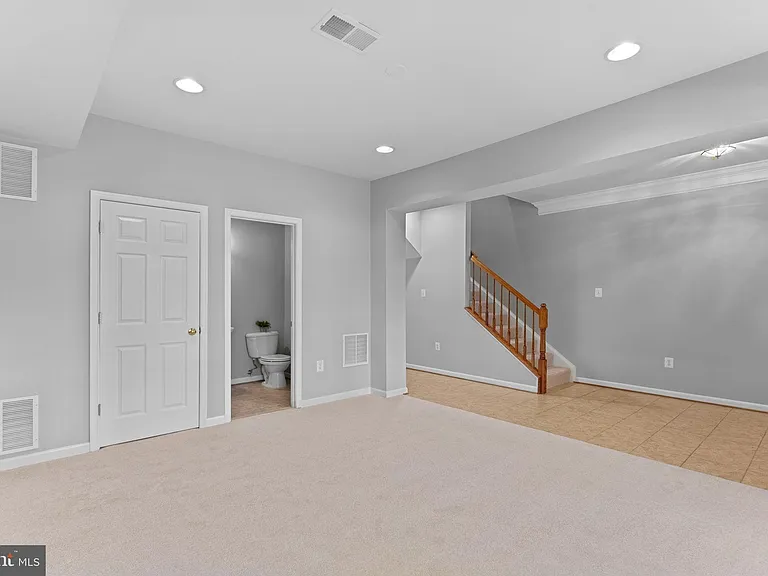 44253 Huron Ter — Photo 8