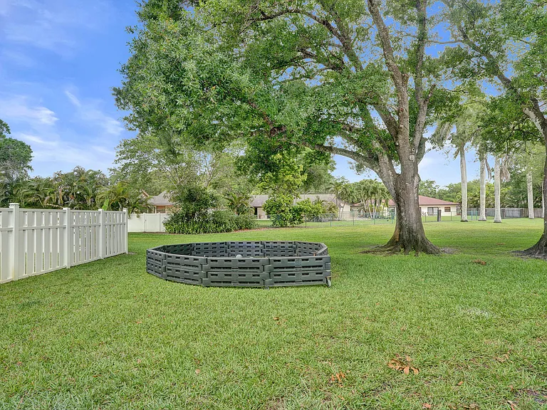 12213 Melissa Way — Photo 46