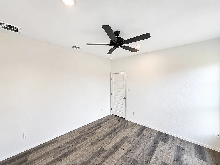 1615 Crooked River Ct — Photo 8
