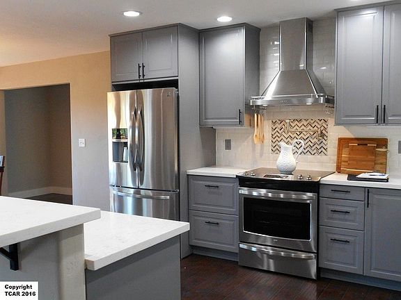 4th image of 208 Gerrymander Ave