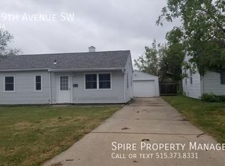 2446 9th Ave SW, Cedar Rapids, IA 52404