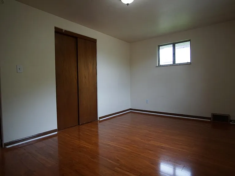 Bedroom 1 - picture 1