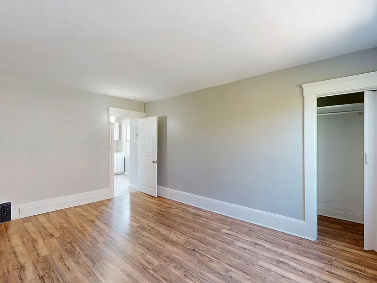 3149 W 32nd St — Photo 17