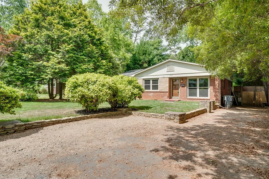1920 Kilborne Dr — Photo 2