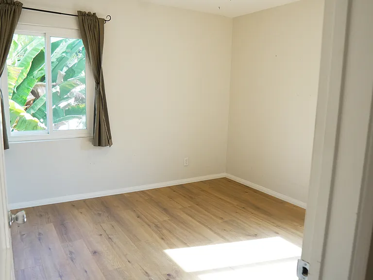 4635 Virginia Ave — Photo 11