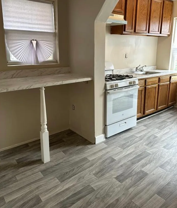 3 bed, 842 sqft, $1,550 — Photo 3