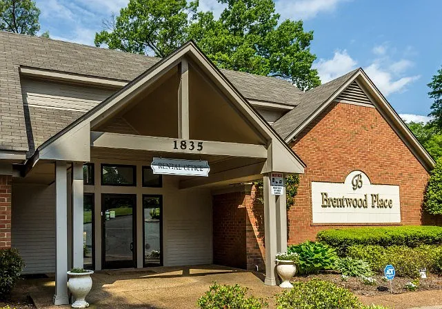 Brentwood Apartments — Photo 4