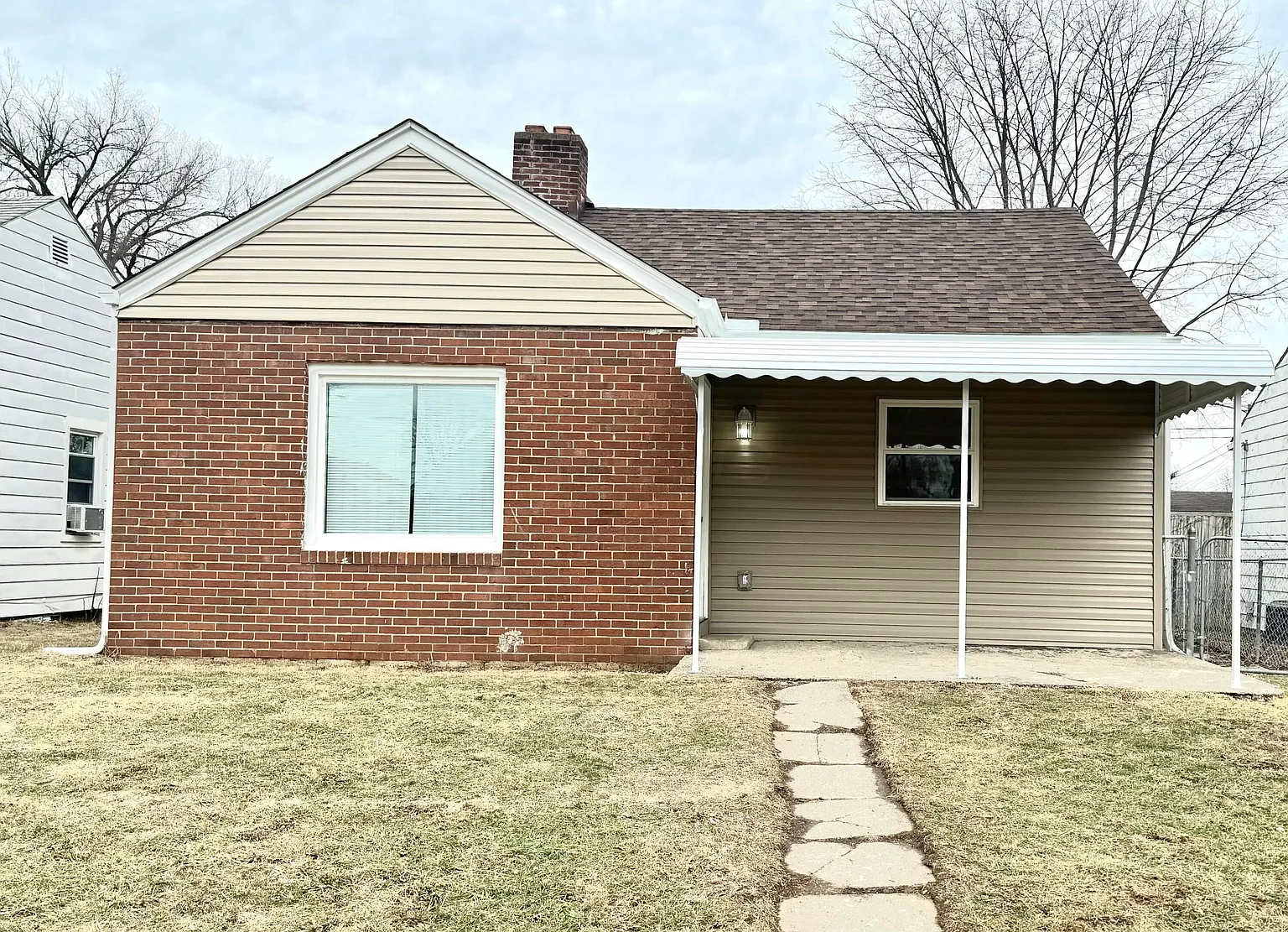 610 Whitethorne Ave photo 1