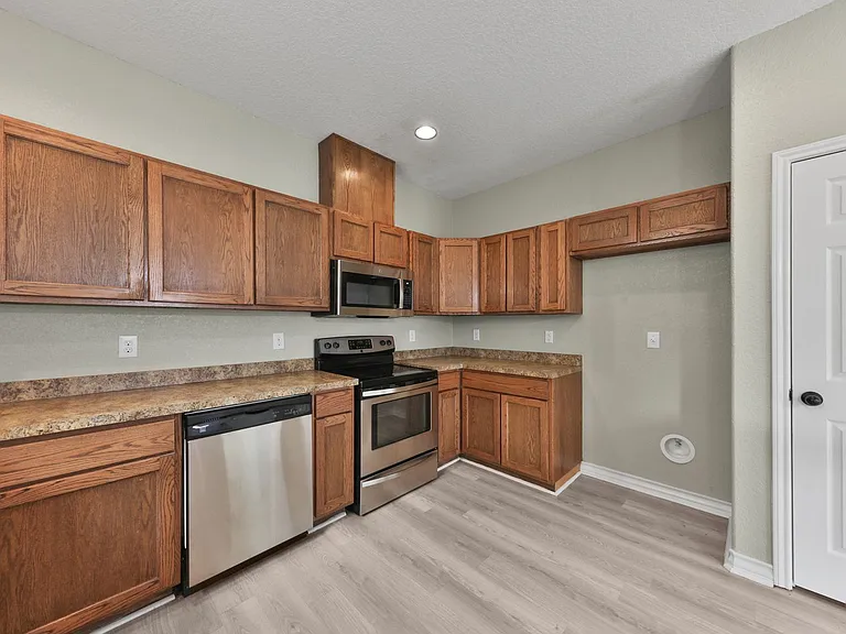 102 Cornell Ave — Photo 15