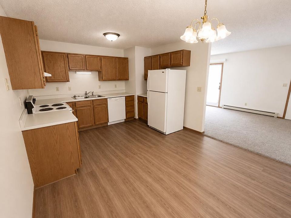 1st image of 401 15th St NE