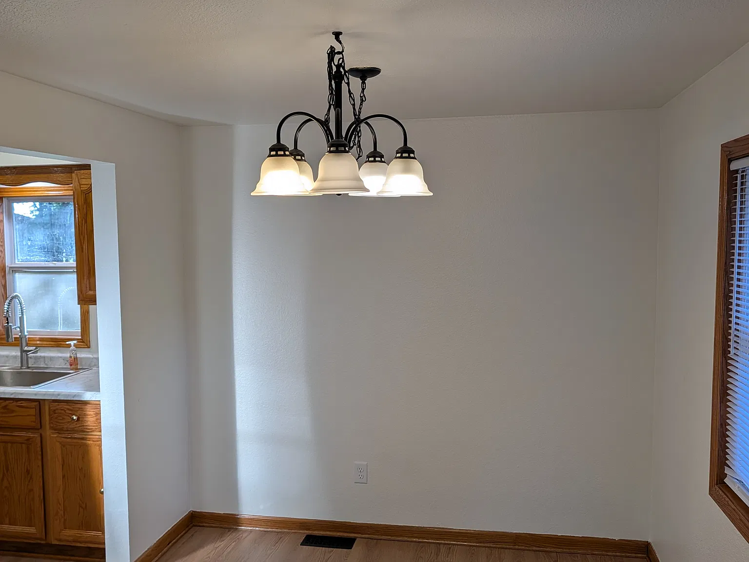 3 bed, 1248 sqft, $2,100 — Photo 3