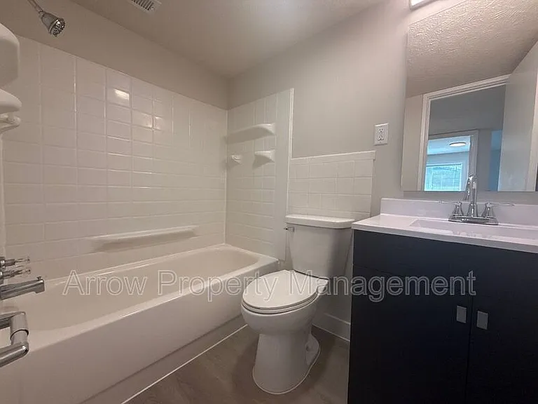 5725 S 34th St — Photo 6