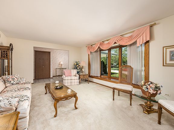 3rd image of 421 Honey Locust Ln