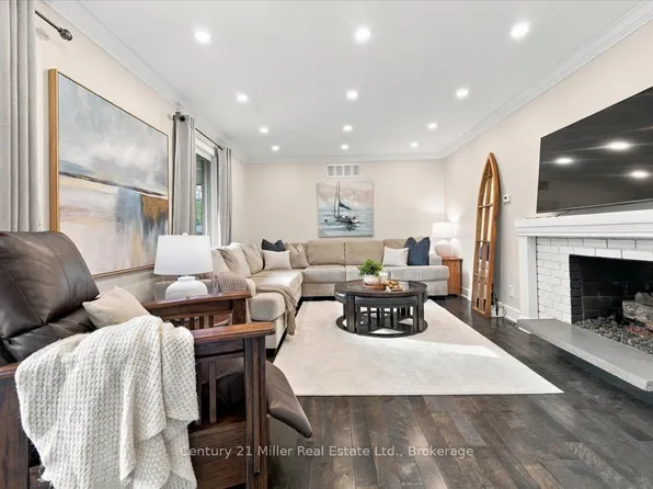 37 Tulip St, Oakville, ON L6L 3V3